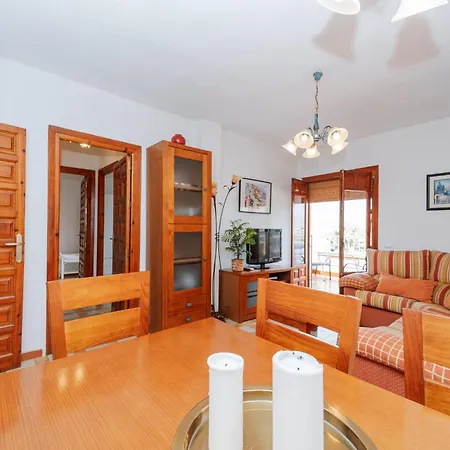 Apartamento con la playa a 200 metros-2